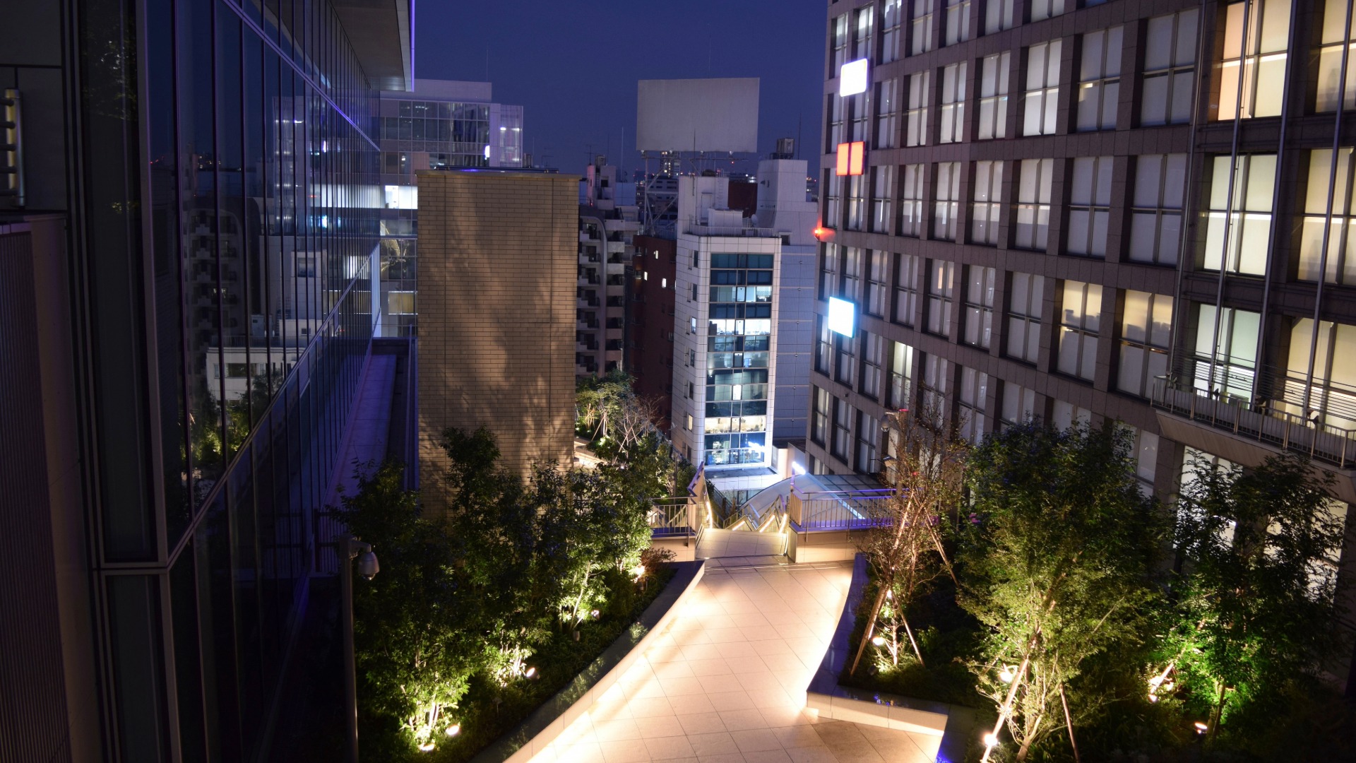 A multi-tenant commercial building that uses submetering for its energy procurement strategy.